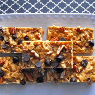 Peanut Butter Chocolate Chip Granola Bars