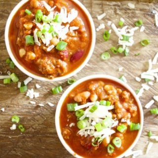 Slow Cooker Three Bean Chili, easy, hearty and totally delicious! www.maebells.com