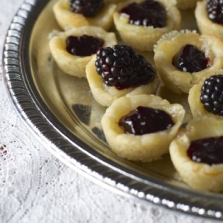 Brie and Blackberry Tarts, these are seriously the easiest appetizer ever! Only FOUR ingredients!