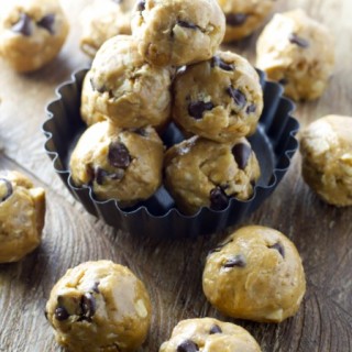 Chocolate Chip Peanut Butter Bites, these no bake bites are a perfect simple, healthy snack! www.maebells.com