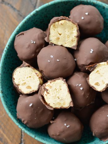 These sweet and creamy Banana Pudding Bites are coated with rich dark chocolate and sea salt for the perfect sweet and salty snack! Each chocolate truffle has 4.5 net carbs each!