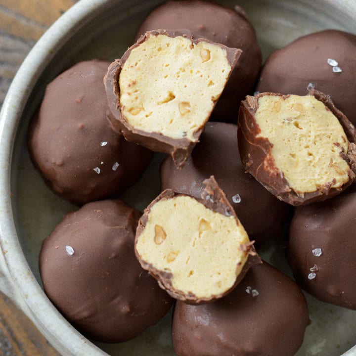 These sweet and creamy Banana Pudding Bites are coated with rich dark chocolate and sea salt for the perfect sweet and salty snack! 