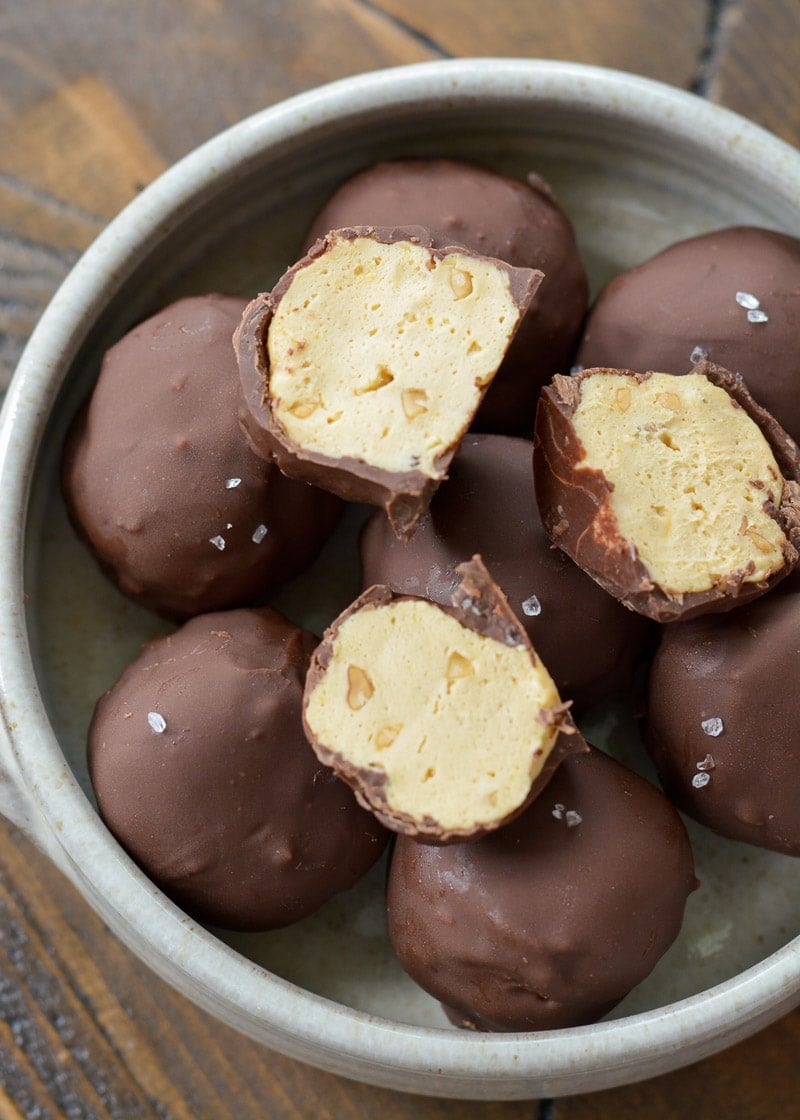 These sweet and creamy Banana Pudding Bites are coated with rich dark chocolate and sea salt for the perfect sweet and salty snack! 