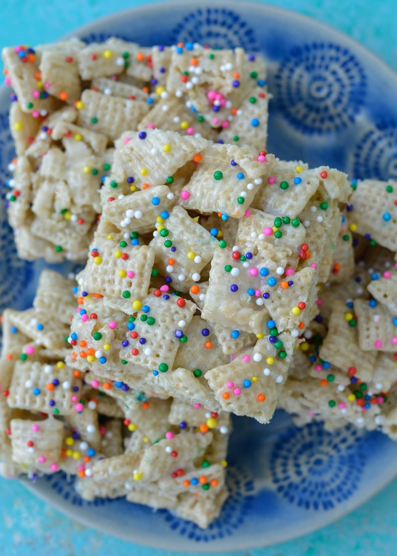 These five ingredient Cake Batter Bars are a sweet gluten free treat! These easy cereal snack bars are the perfect school snack for your kiddos!