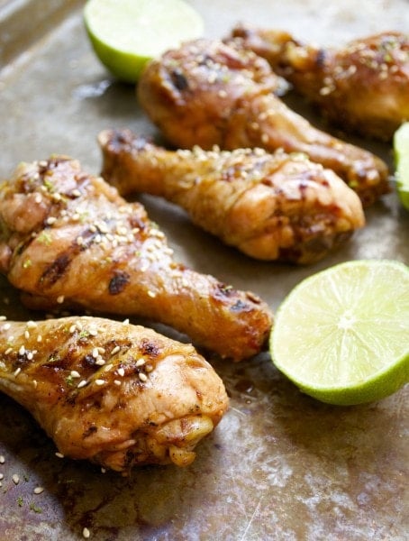 Smoked Drumsticks with Sriracha and Honey Lime Sauce, an awesome game day snack! #glutenfree