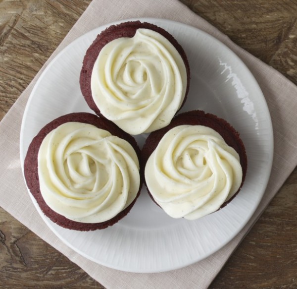Gluten Free Red Velvet Cupcakes with Vanilla Bean Cream Cheese Frosting www.maebells.com