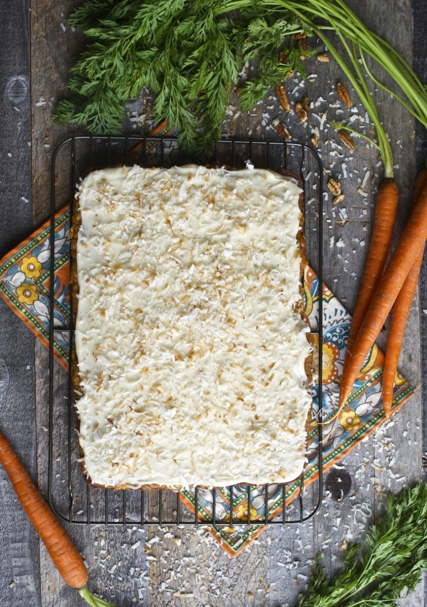 Carrot Cake Bars with Vanilla Cream Cheese Icing, gluten free and SO GOOD! www.maebells.com