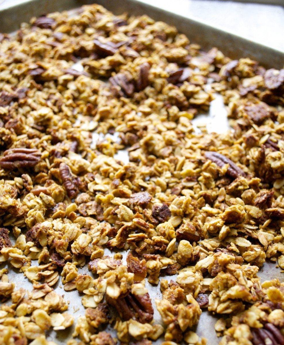 Pumpkin Spice Latte Granola, all the flavors of your Starbucks favorite in an easy, HEALTHY granola!! 