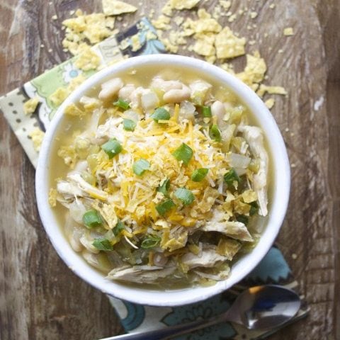 Slow Cooker White Bean Chicken Chili Verde #glutenfree #slowcooker www.maebells.com