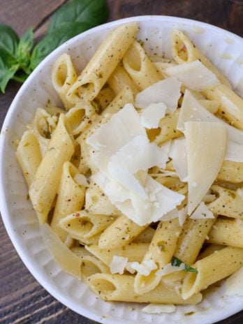 This one-pan Creamy Penne Pesto Pasta is packed with flavor and ready in just 10 minutes! Perfect for an easy weeknight meal!