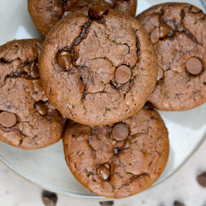 These Chocolate Flourless Protein Muffins are naturally gluten free and perfect for easy meal prep!
