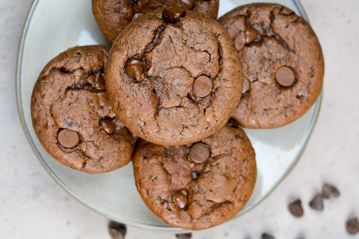 These Chocolate Flourless Protein Muffins are naturally gluten free and perfect for easy meal prep!