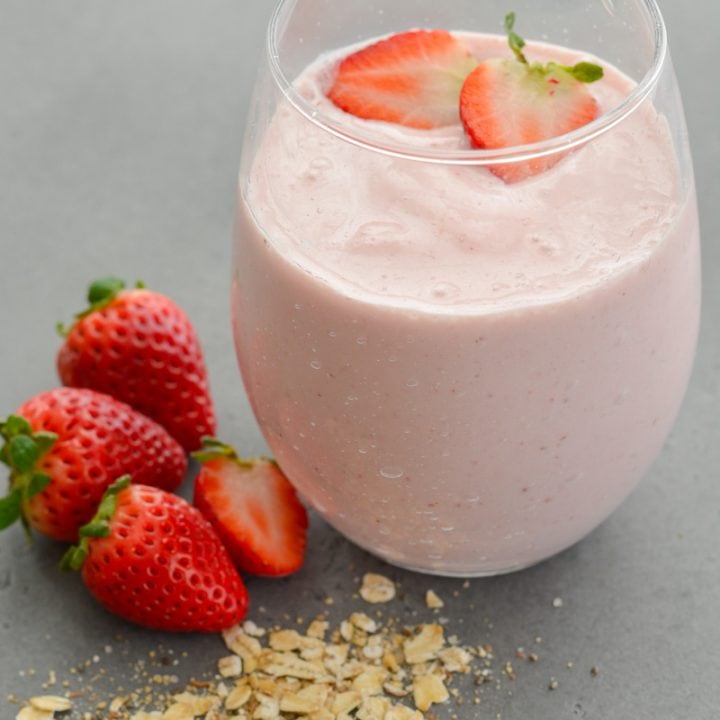 5 Minute Strawberry-Banana-Oat Smoothie