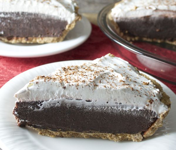 No Bake Peppermint Mocha Pie! Totally #glutenfree and perfect for the #holidays! www.maebells.com