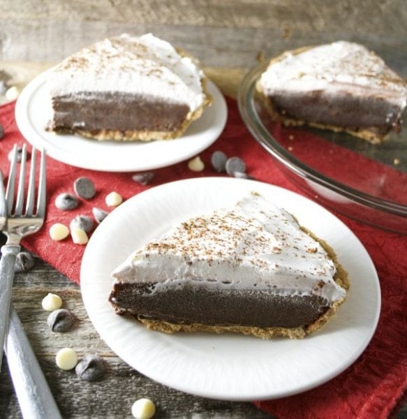 No Bake Peppermint Mocha Pie! Totally #glutenfree and perfect for the #holidays! www.maebells.com