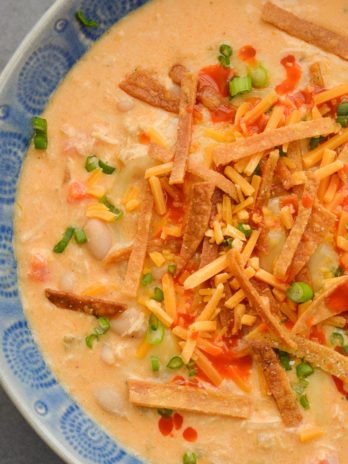 This Slow Cooker Buffalo Chicken Chili is loaded with shredded chicken, white beans, vegetables, sharp cheddar cheese and tangy buffalo sauce!