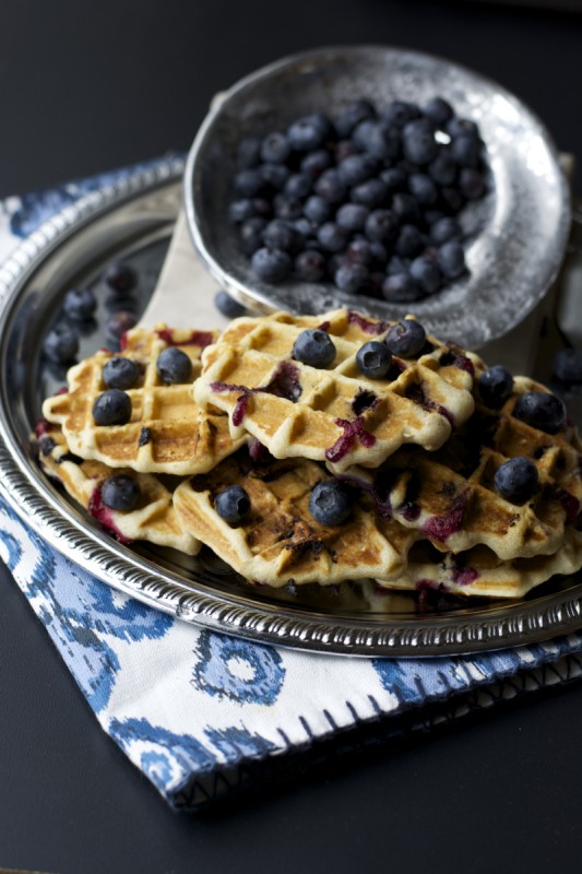 Blueberry Oatmeal Waffles. Super simple, healthy and totally gluten free! www.maebells.com