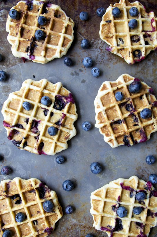 Blueberry Oatmeal Waffles. Super simple, healthy and totally gluten free! www.maebells.com