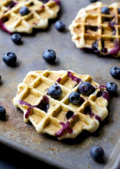 Blueberry Oatmeal Waffles. Super simple, healthy and totally gluten free! www.maebells.com