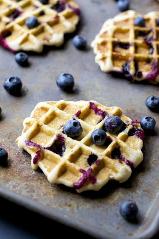 Blueberry Oatmeal Waffles. Super simple, healthy and totally gluten free! www.maebells.com