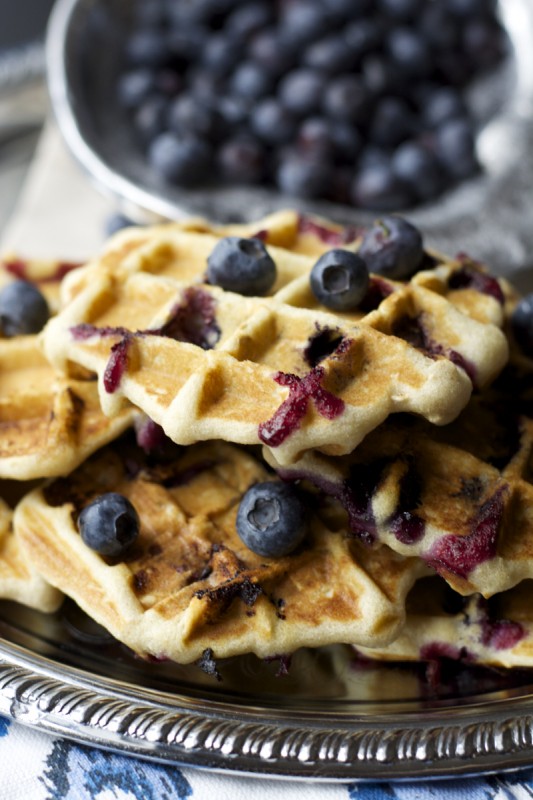 Blueberry Oatmeal Waffles. Super simple, healthy and totally gluten free! www.maebells.com