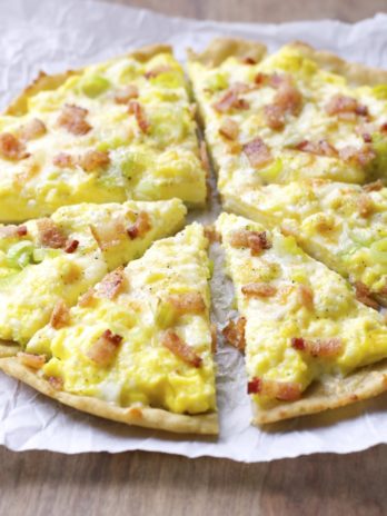 Crispy Breakfast Pizza with Cheddar and Leeks (gluten free!) www.maebells.com