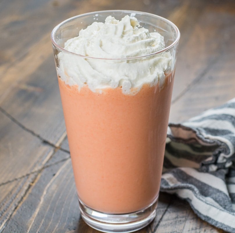 This easy and healthy carrot cake smoothie is packed with fruits and vegetables. Try this drink for a quick sip and go breakfast!