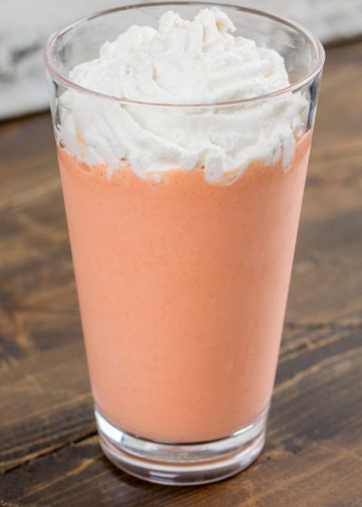 This easy and healthy carrot cake smoothie is packed with fruits and vegetables. Try this drink for a quick sip and go breakfast!