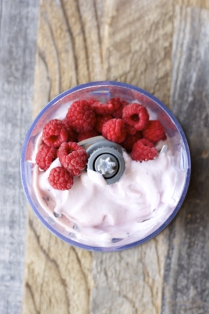 Raspberry Dark Chocolate Chunk Frozen Yogurt #MullerMoment #ad
