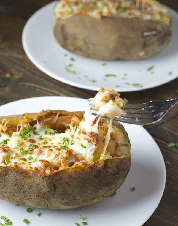 https://www.maebells.com/wp-content/uploads/2015/04/pizza-stuffed-baked-potato7.jpg