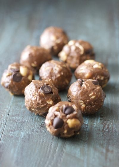 These Peanut Butter and Chocolate Protein Bites are packed with oats, nuts, peanut butter and protein powder! Perfect for a grab and go snack!