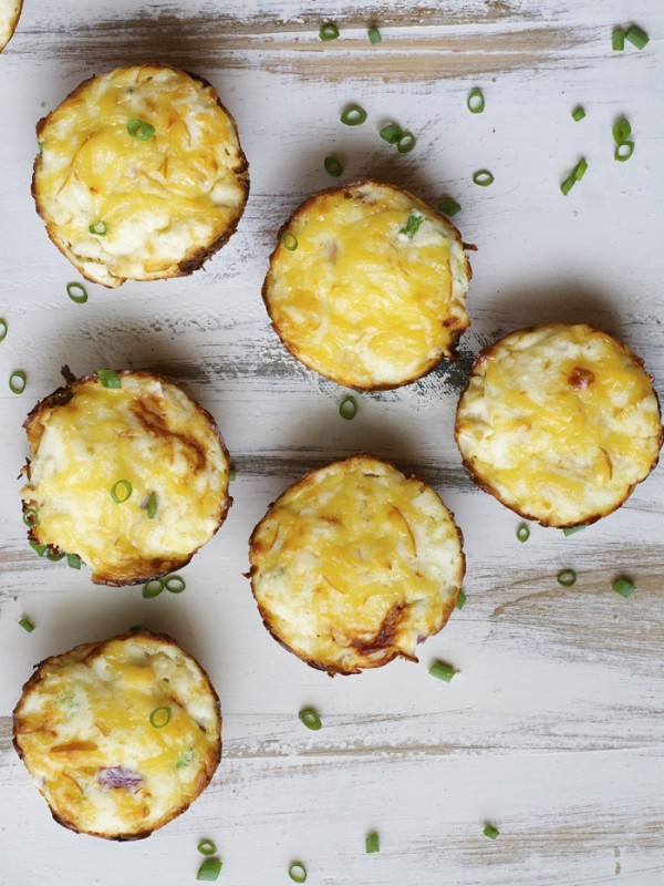BBQ Chicken Puffs! Packed with shredded chicken, smoked gouda and tangy BBQ sauce! Gluten free! 