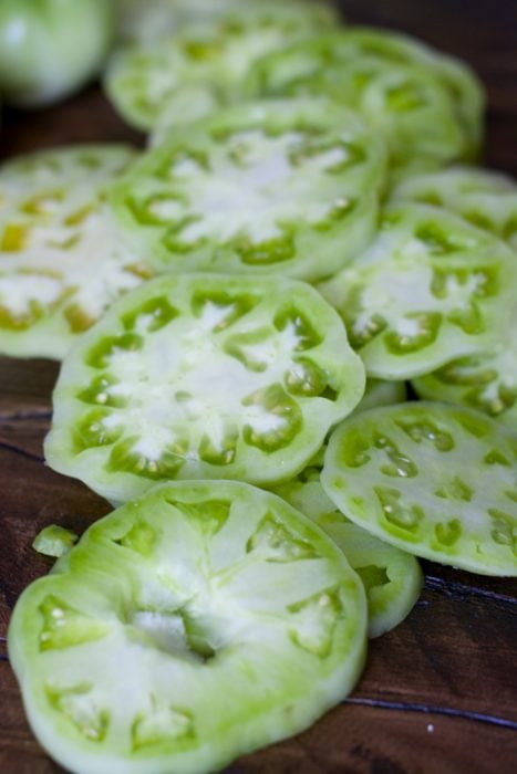 tomates verdes en rodajas