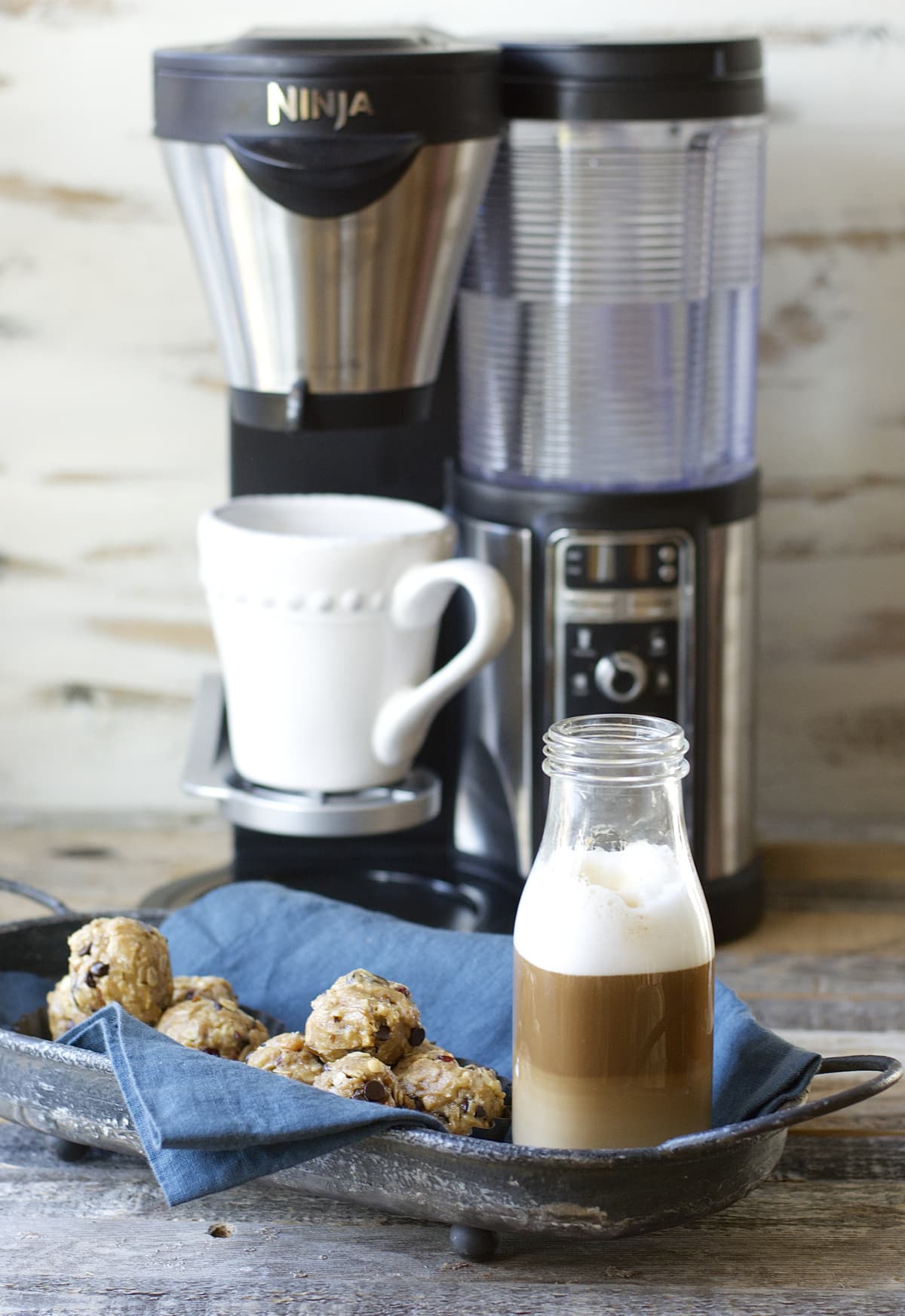 Creamy Vanilla Almond Butter is paired with warm frothy milk and espresso for a beautiful Almond Vanilla Latte!