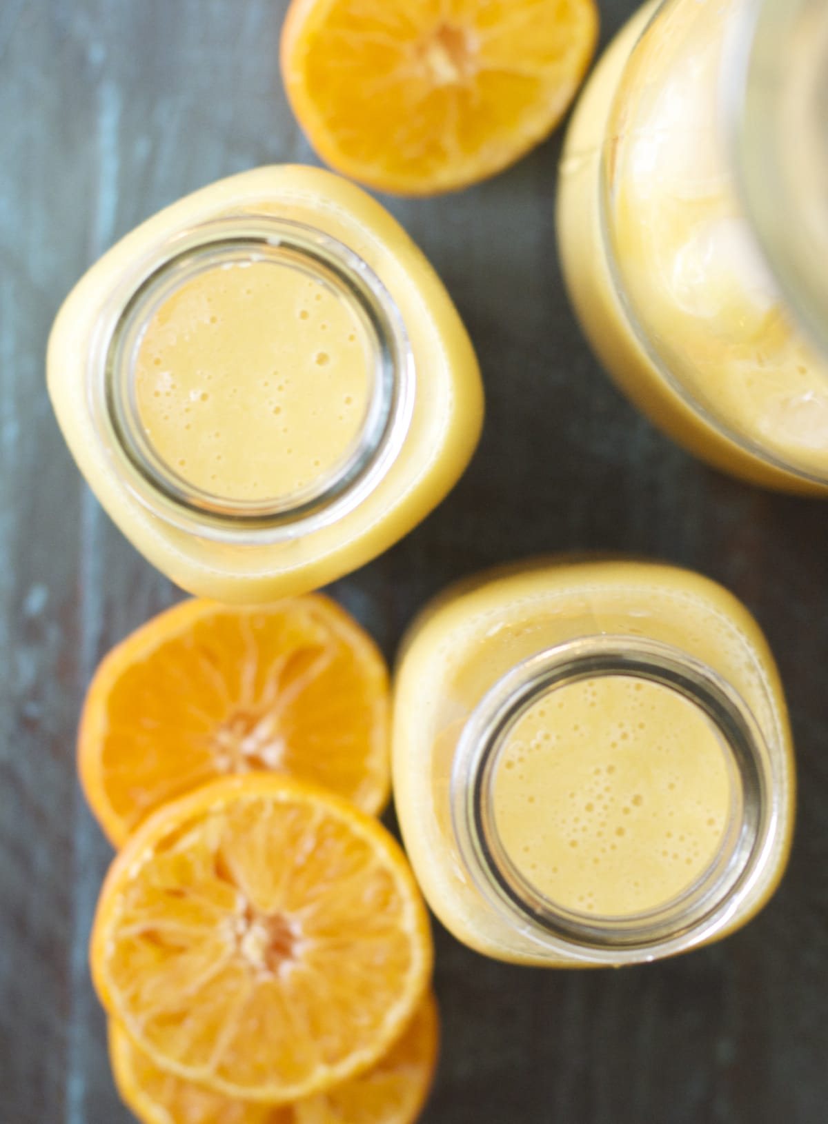 This sweet and creamy Citrus Vanilla Smoothie is packed with orange juice, mango, vanilla and almond milk!