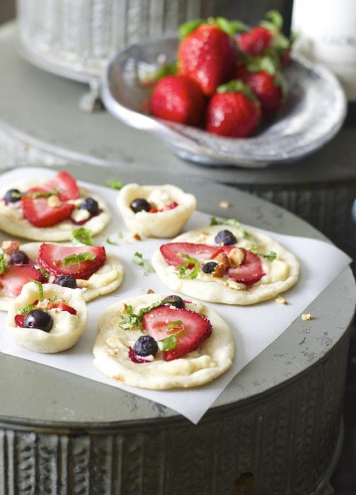 These light Strawberry and Honey Goat Cheese Bites are a simple yet elegant appetizer for Spring brunch!