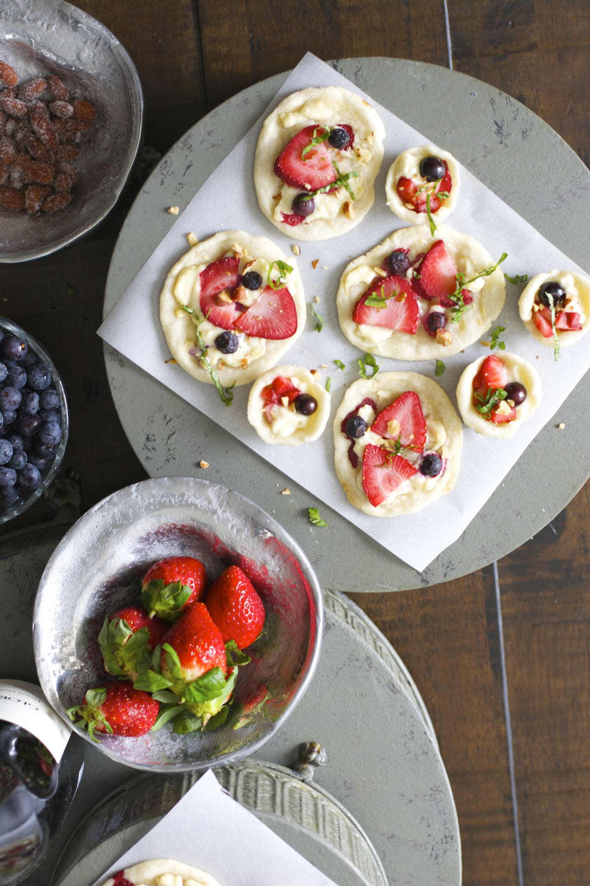 These light Strawberry and Honey Goat Cheese Bites are a simple yet elegant appetizer for Spring brunch! 