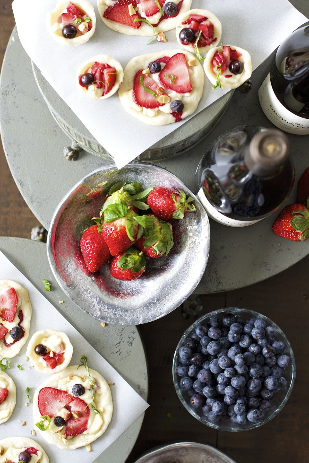 These light Strawberry and Honey Goat Cheese Bites are a simple yet elegant appetizer for Spring brunch! 