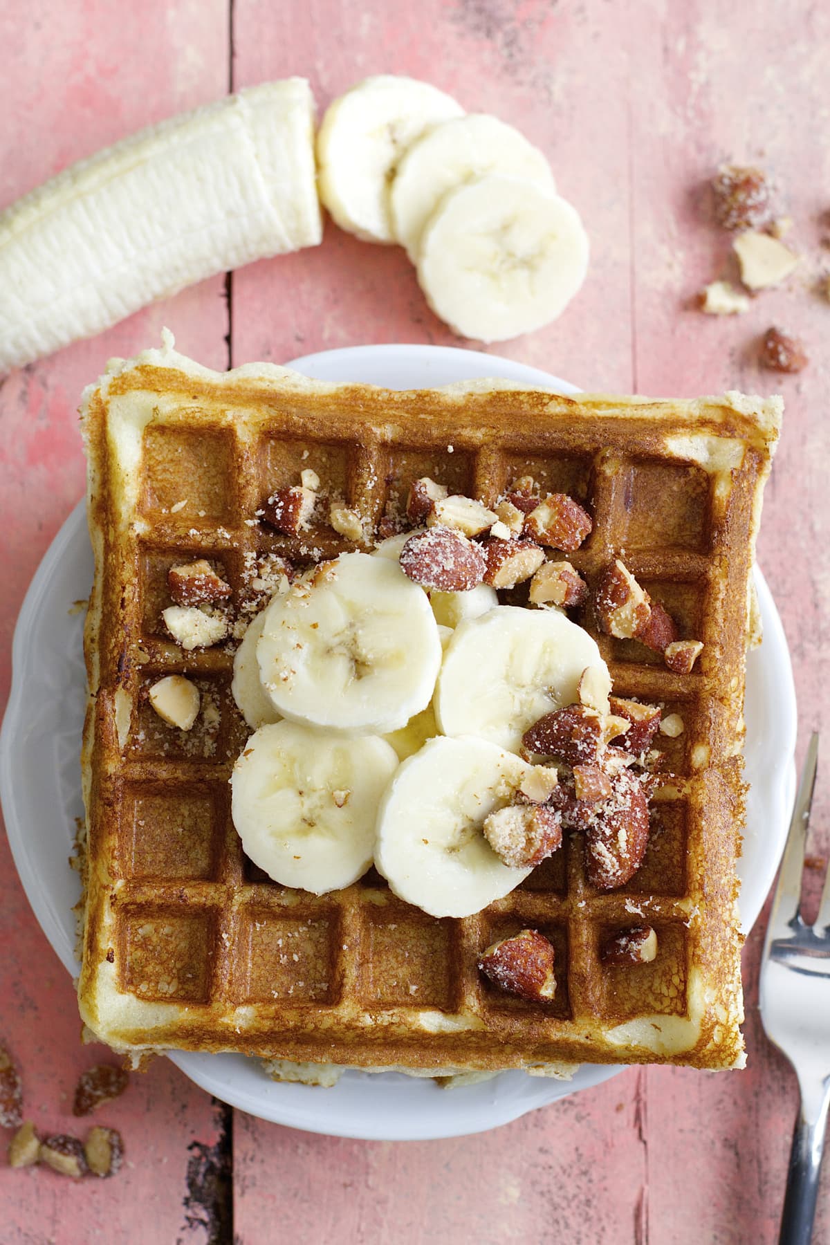 Try these soft and fluffy Banana and Honey Roasted Almonds for a simple and delicious brunch!