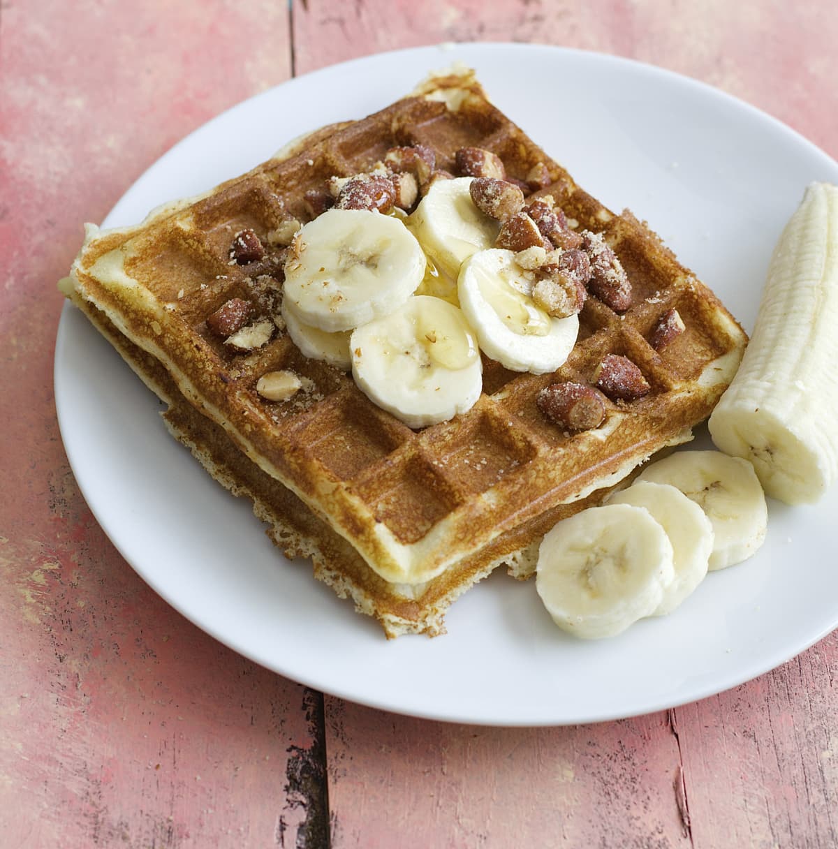 Try these soft and fluffy Banana and Honey Roasted Almonds for a simple and delicious brunch!