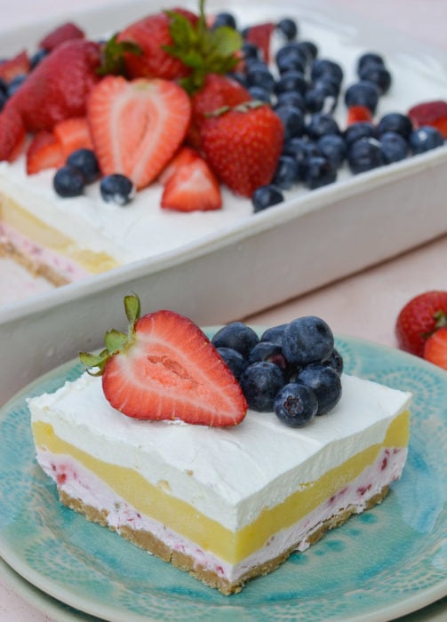 This delicious No Bake Strawberry Cheesecake Lush is perfect for a special occasion! This dessert recipe is easy to make ahead and takes barely any effort at all.