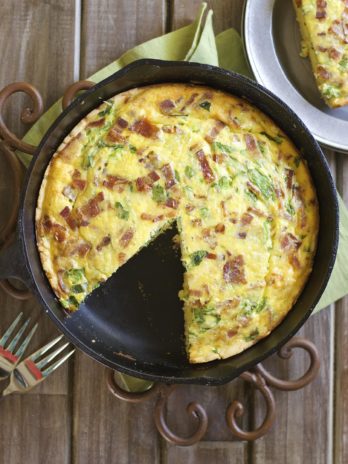This Bacon Jalapeño Gouda and Spinach Quiche is an easy hearty dish your family will love! Loaded with crispy bacon, fresh jalapeño, shredded gouda and chopped spinach this will become a fast favorite!
