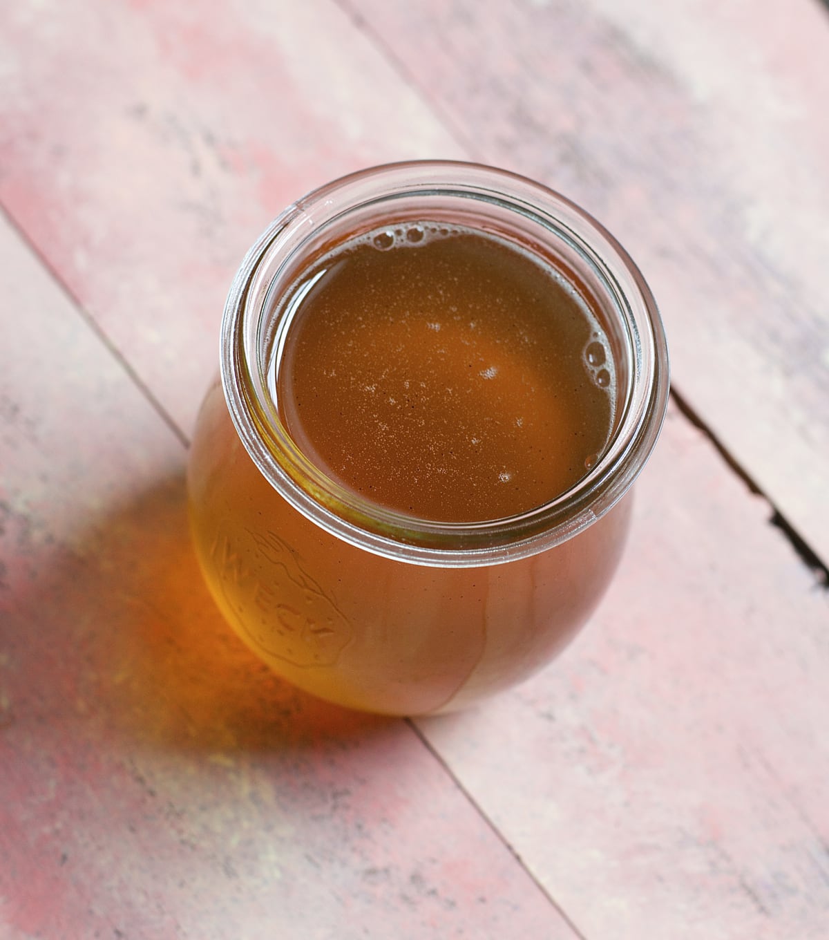 Sweet and refreshing Vanilla Peach Tea is the perfect Summer drink! Serve with fresh peach and lemon slices for simple Summer entertaining!