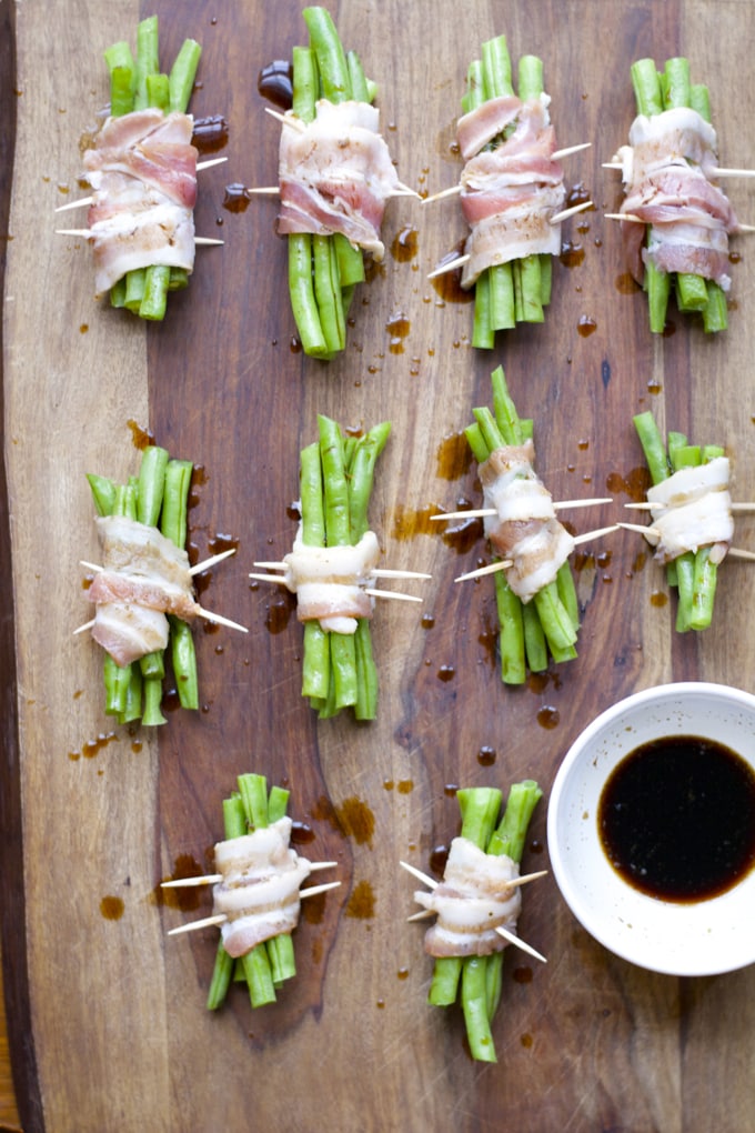 Overhead view of bacon wrapped green bean bundles 