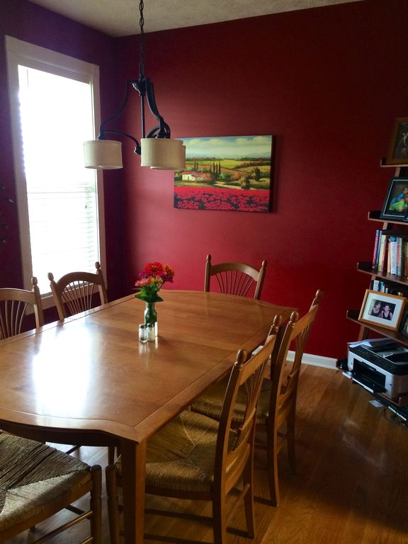 An affordable DIY Farmhouse Dinning Room! How we turned an ordinary house into a stylish farmhouse on a budget! 