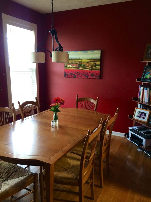 An affordable DIY Farmhouse Dinning Room! How we turned an ordinary house into a stylish farmhouse on a budget! 