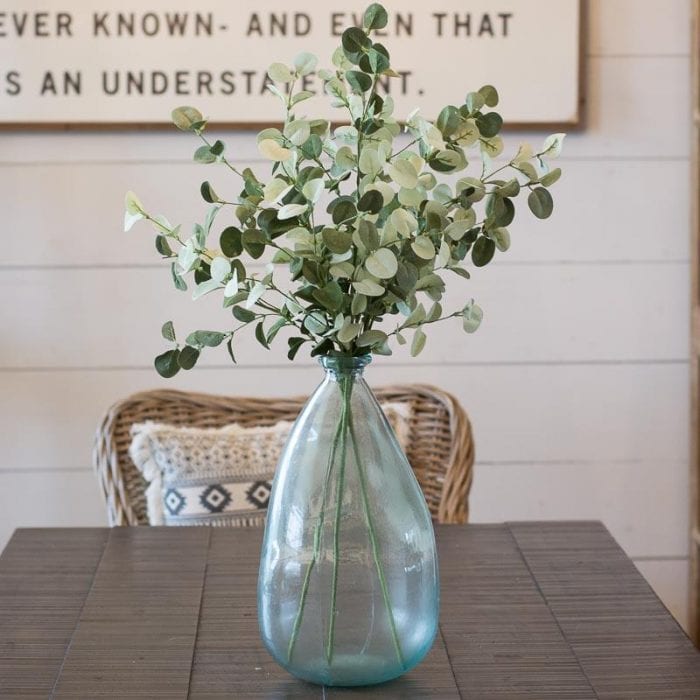 Easy Ways to add Farmhouse Style on a Budget! Affordable farmhouse decor perfect for creating the Fixer Upper look! 