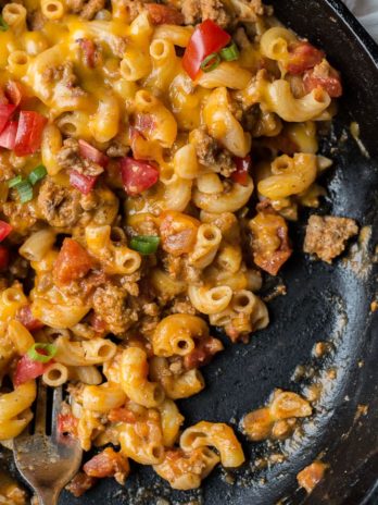 This Easy Taco Mac is a quick one pan, 30 minute meal packed with taco meat, noodles and cheese!