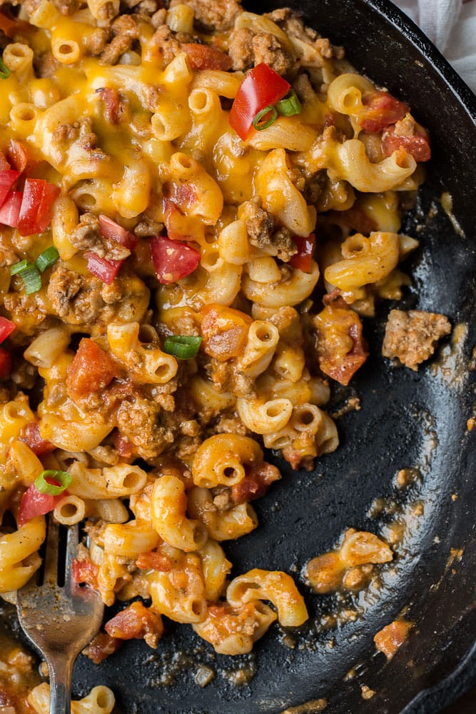 Overhead view of taco mac in a cast iron skillet 