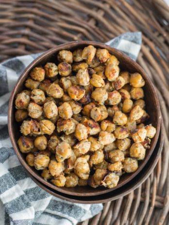 Ranch Roasted Chick Peas are a super easy and healthy snack! A great alternative to chips! #vegetarian #snack #glutenfree